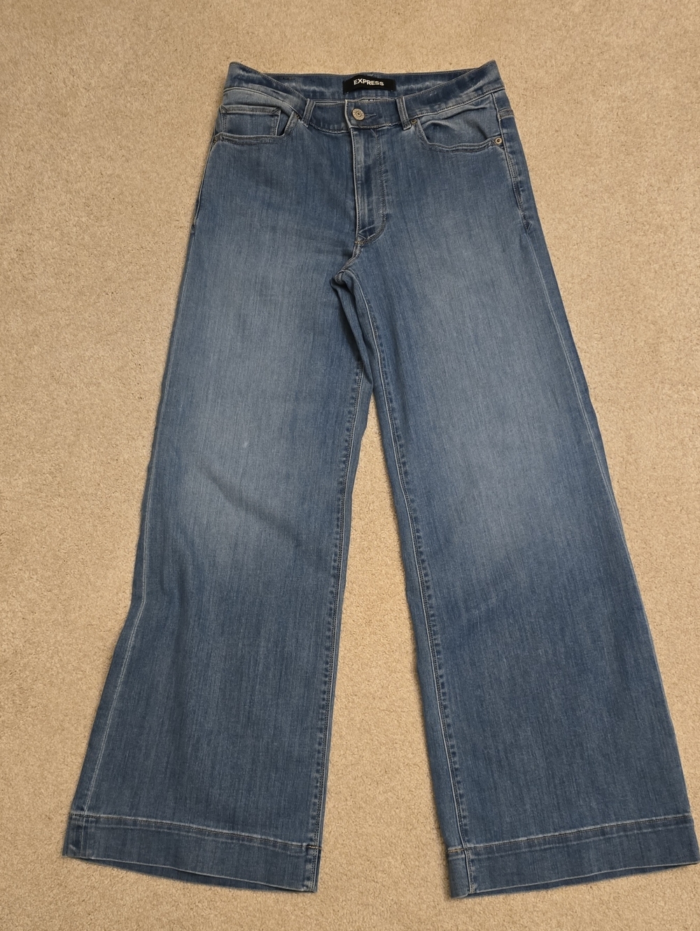EXPRESS Women's Wide-Leg Jeans in Medium Blue